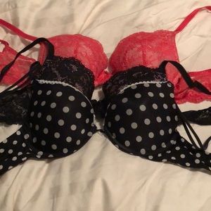 3 Victoria’s Secret bras